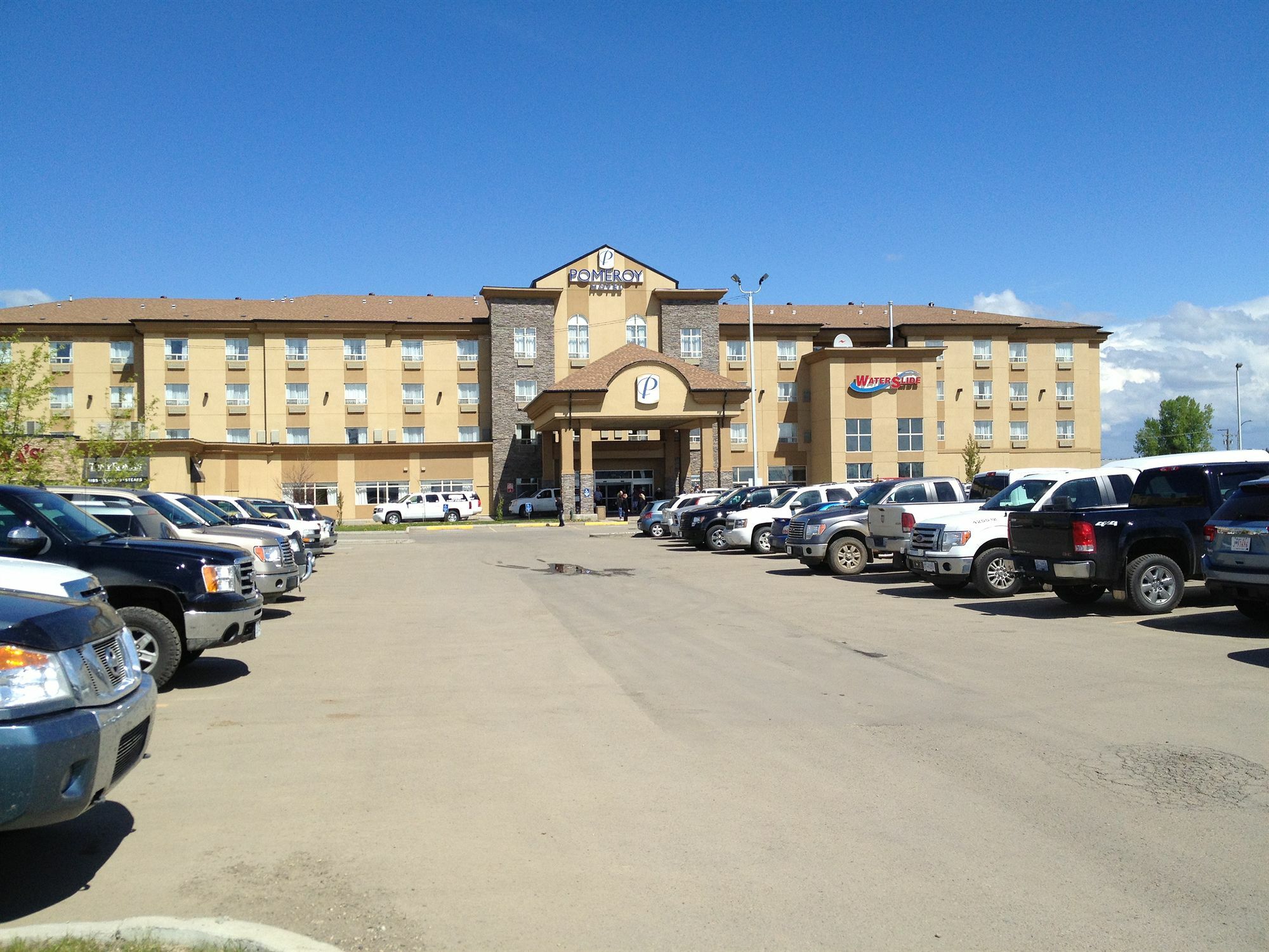 Pomeroy Hotel Fort St. John Exteriör bild